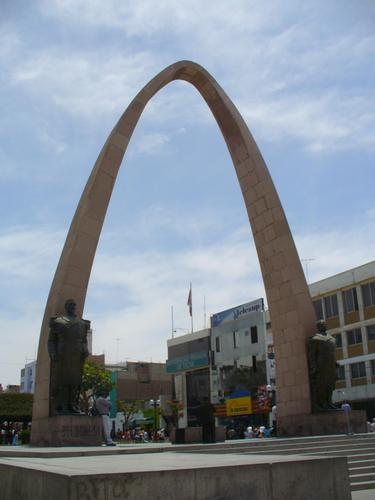 Arco parabolico Tacna