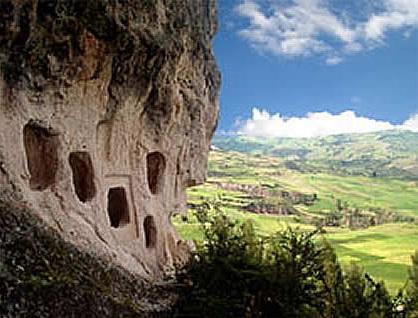 Pre-Inca-graven van Allpas