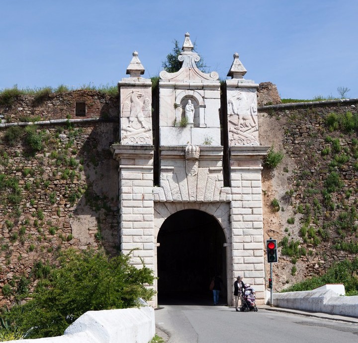 Doors and ramparts of the Gate of the Corrals