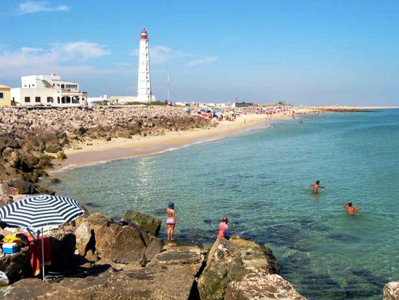 Strand van het eiland Farol (Algarve)